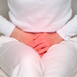 2 bên mép vùng kín bị đau rát